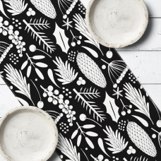 Настільна доріжка Шишки та ягоди на чорному фоні